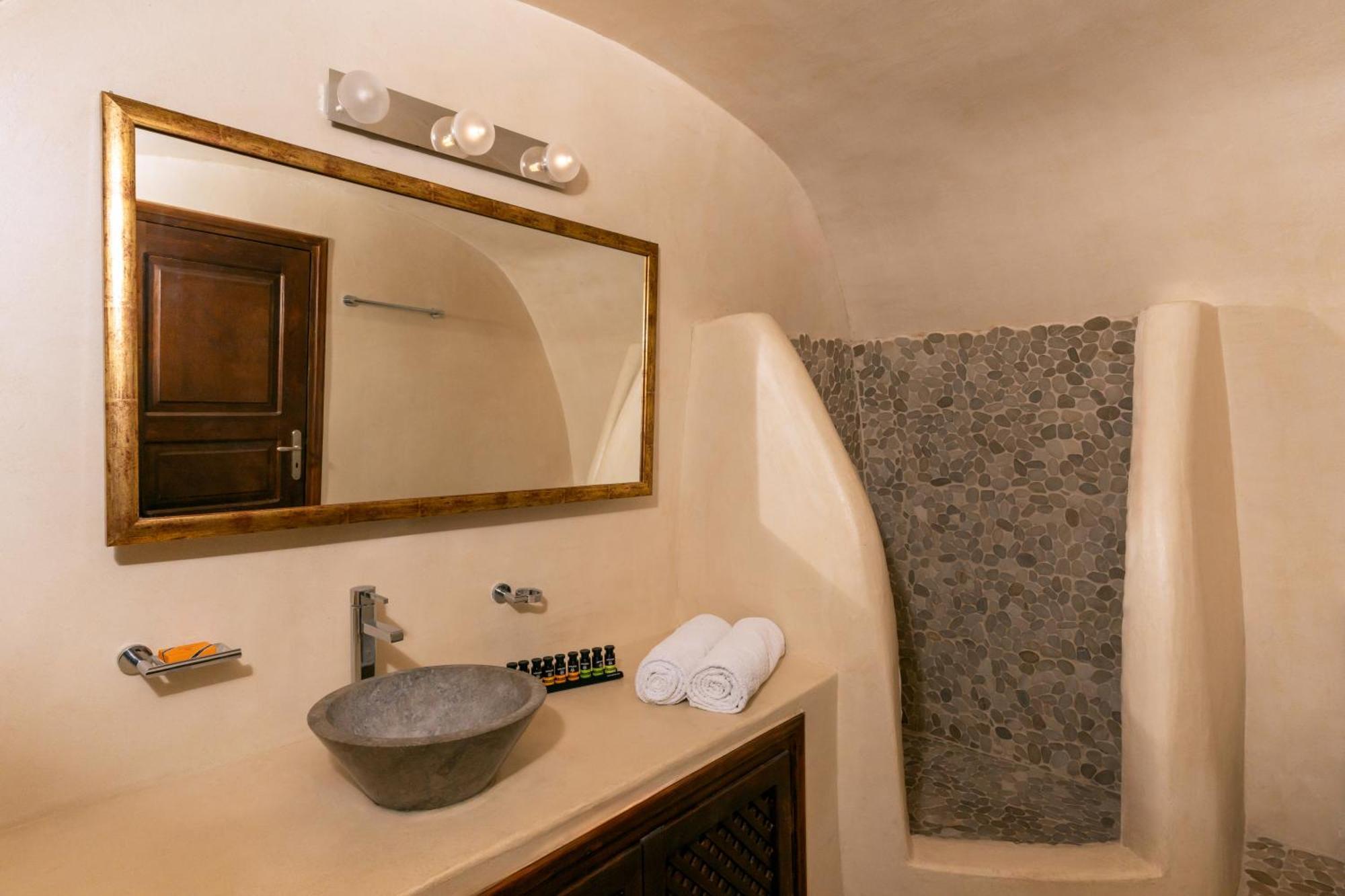 Enalion Suites Οία Εξωτερικό φωτογραφία