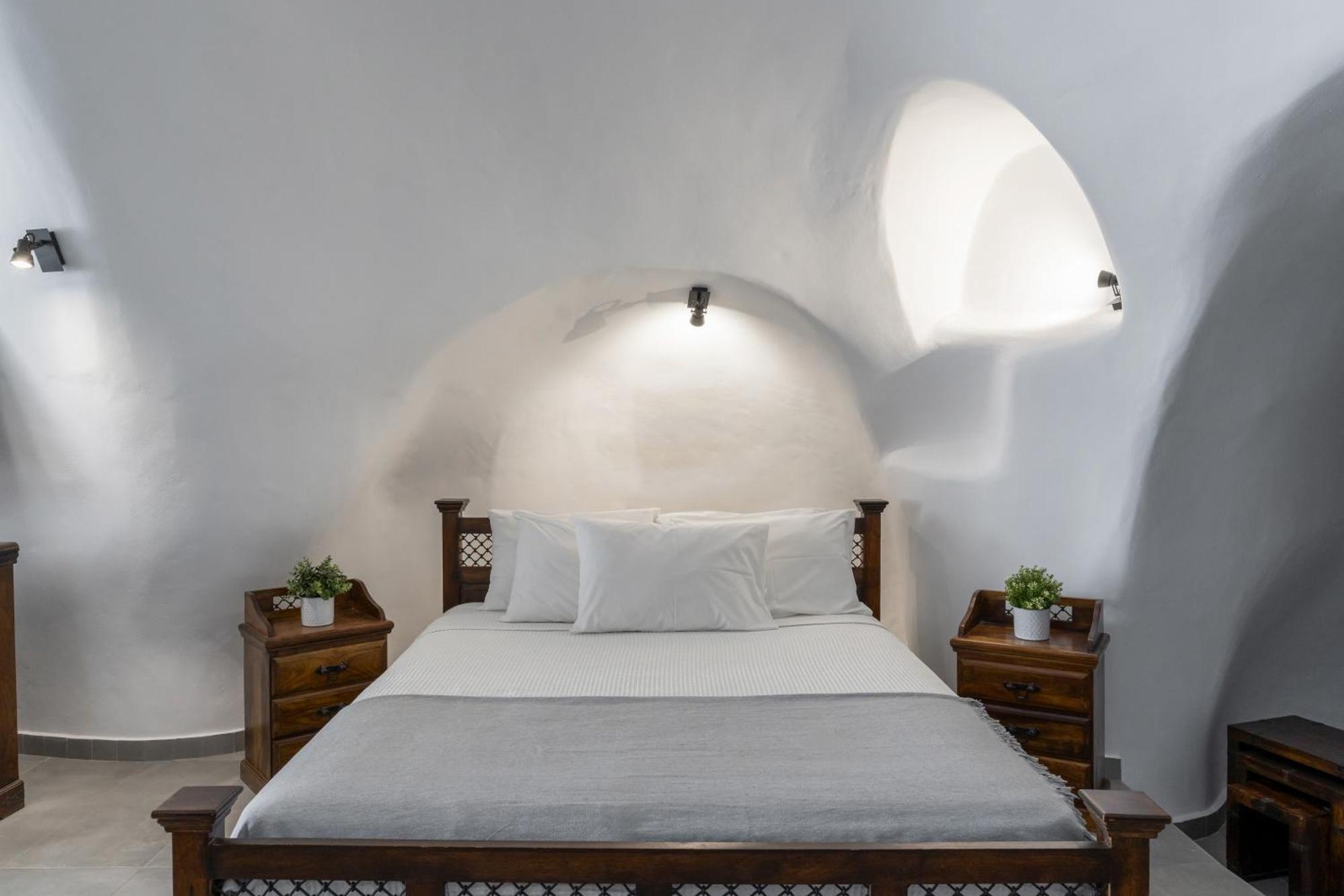 Enalion Suites Οία Εξωτερικό φωτογραφία