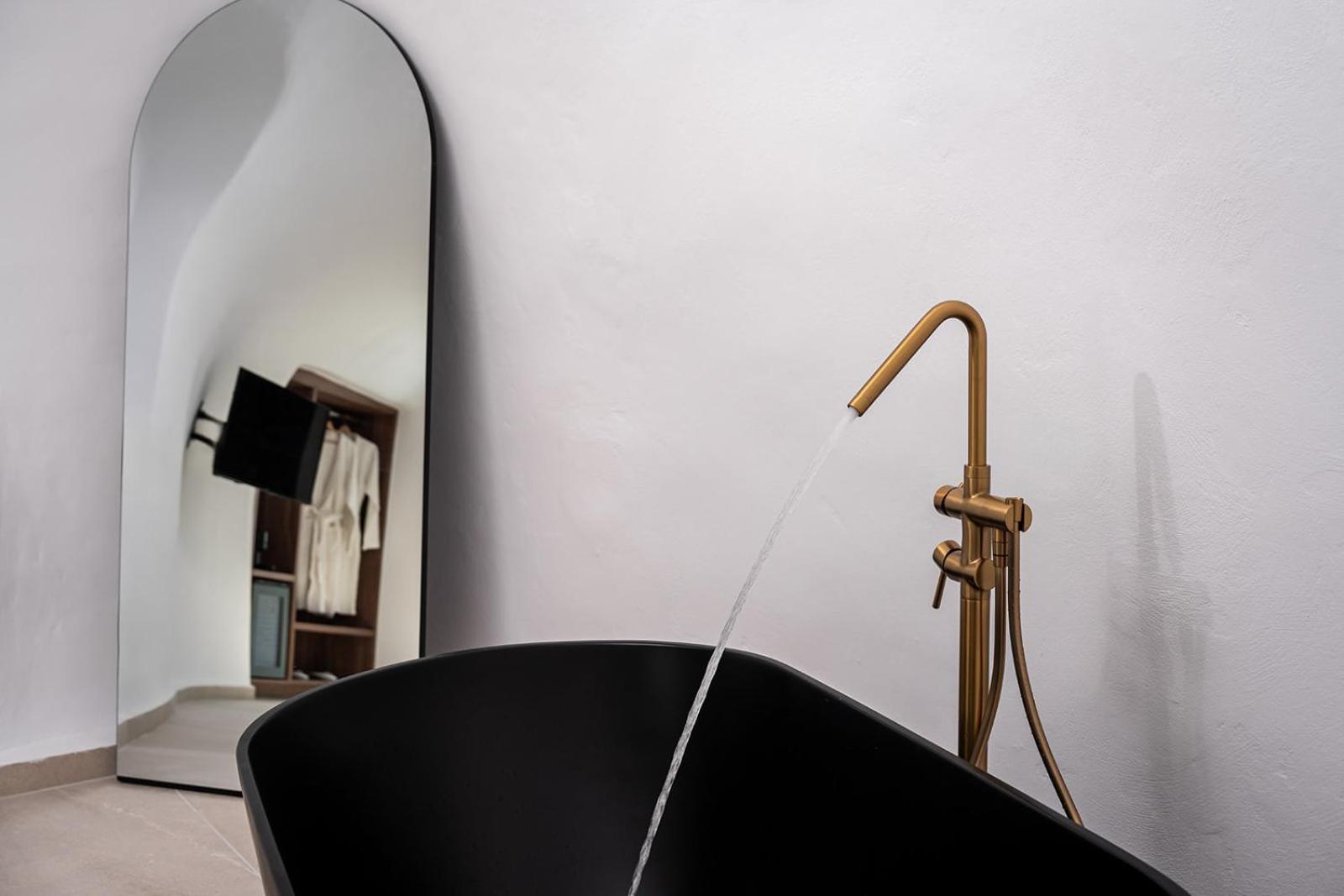Enalion Suites Οία Εξωτερικό φωτογραφία